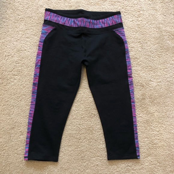 Fabletics Camacan Capri Sz S (Black/Pop Pink) - Picture 2 of 5